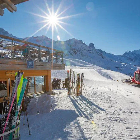 White Pearl B12 Cosy Base For 2 - Happy Chamonix